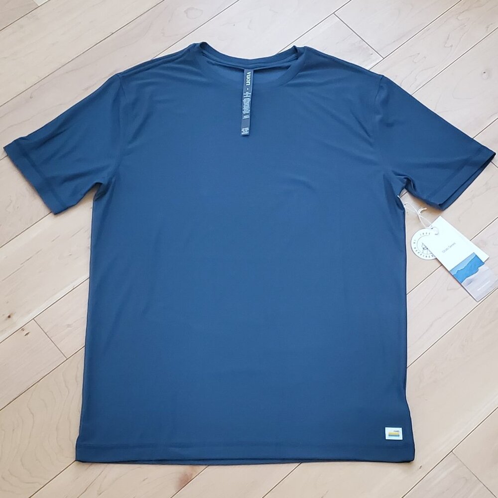 Vuori Men's Strato Tech Tee S Deep Sea T-Shirt Size Small NWT